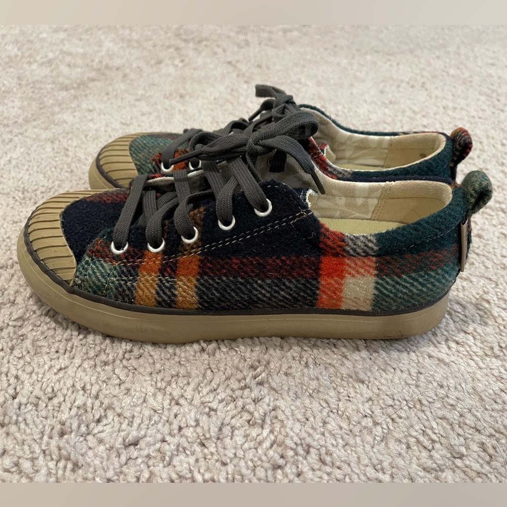 Keen Women’s Size 6 plaid flannel shoes - Picture 2 of 6